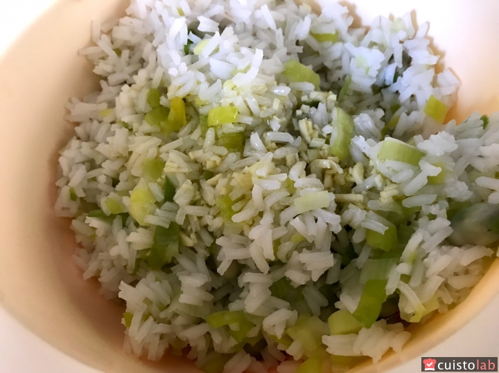 La salade de riz au maquereau fumé