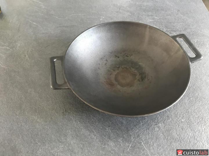 Un wok en fonte