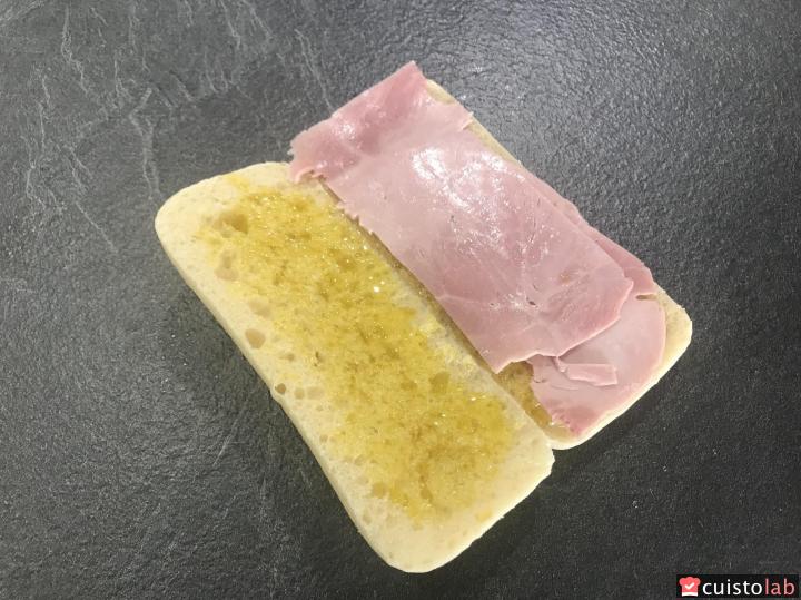 Tranche de jambon dans le panini