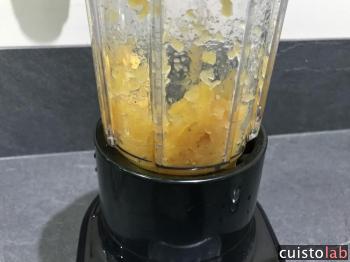 La pomme dans le blender