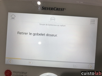 Retirer le gobelet doseur