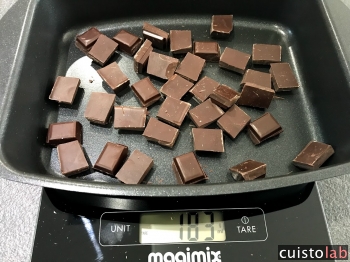 180g de chocolat en morceaux
