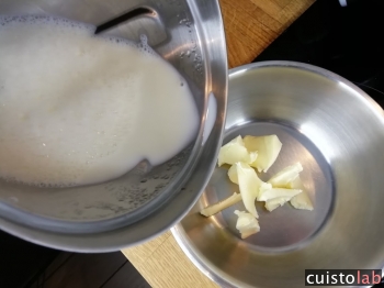 Mélange du beurre et du lait