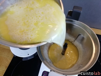 On ajoute alors le mélange lait beurre