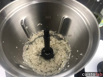 On ajoute le riz spécial risotto