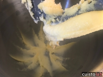 Le mélange du beurre et du sucre dans le CookingChef Gourmet