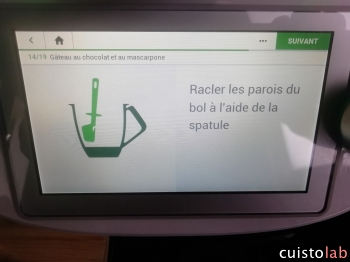 On racle les parois avec la spatule