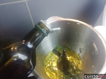 On ajoute l'huile d'olive