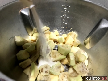 On ajoute le sucre vanillé