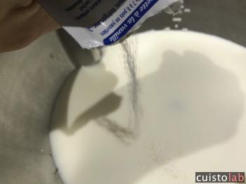 Ajout des ferments dans le lait