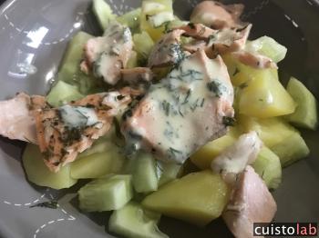 Salade de pomme de terre et de saumon à l'aneth