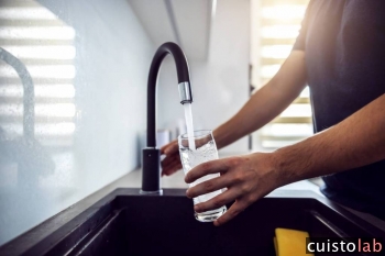 Faut-il purifier l'eau du robinet ?