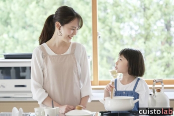 Cadeau fête des mères : quel tablier de cuisine offrir ?