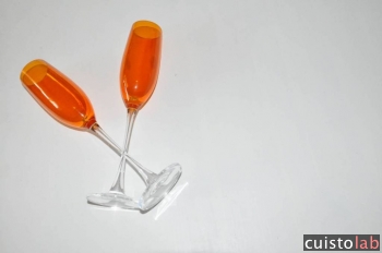 Des flûtes en plastique pour une occasion chic