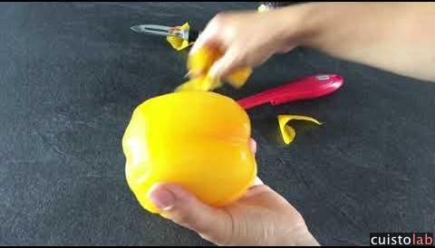 Test de l'éplucheur pèle tomate Zyliss