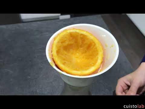 Test du presse agrume Vacuvin avec l'orange