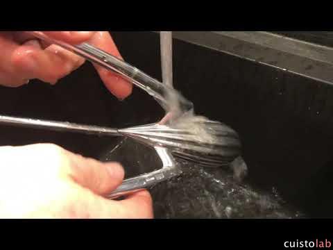 Le presse agrumes d'Alessi se nettoie en un tour de main