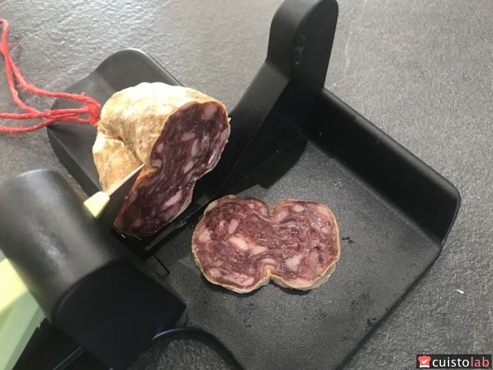 Belle rondelle de saucisson dur obtenue sans trop d'effort