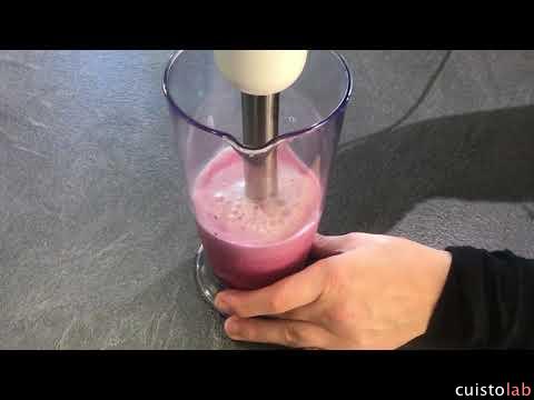 Préparation d'un smoothie de framboises avec le mixeur Philips