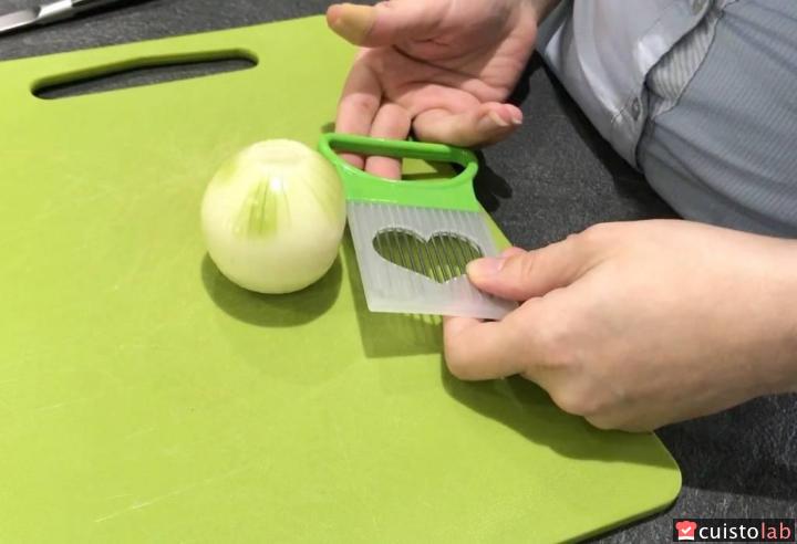 Peigne découpe oignon Le Berger dans son étui