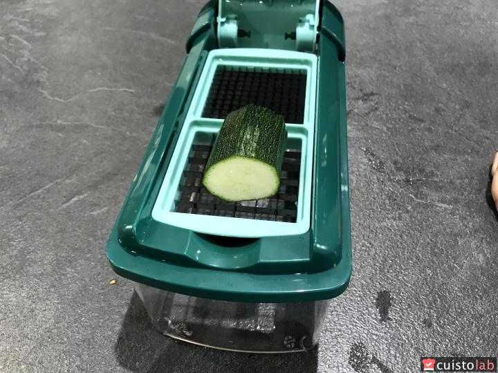 Mise en place de la courgette sur la grille 1,2x1,2cm