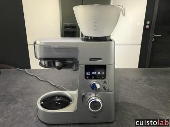 Le robot Kenwood avec son accessoire presse-agrumes