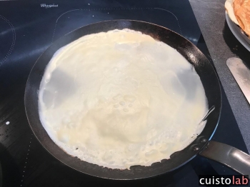 On commence les crêpes sucrées