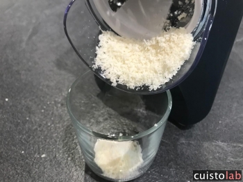 Le parmesan râpé très fin