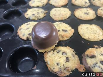 Cookies en coque de chocolat réalisés dans le moule