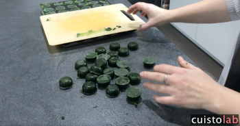 Petits galets de purée réalisés avec le moule petit-fours Demarle