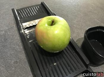 Test avec la pomme, passée à la mandoline Elle à Table