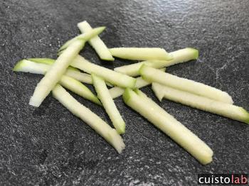 Frites de pomme réalisées avec l'outil julienne