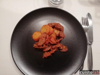 Un plat à base de lamelles de boeuf