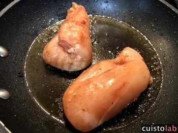 Le poulet en cuisson