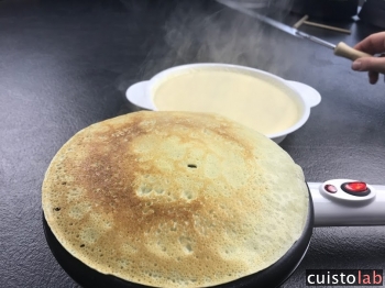 On retourne la crêpe et c'est prêt