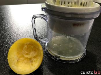 Du jus reste encore dans le demi-citron