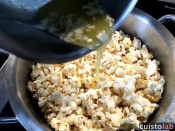 Le beurre sur le pop corn