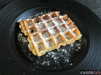 Une bonne gaufre pleine de sucre glace