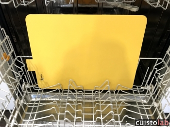 La planche à volaille dans le lave-vaisselle