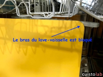 Le bras du lave-vaisselle est bloqué