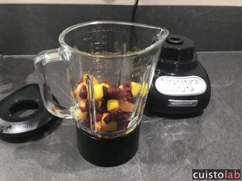 Les fruits dans le blender