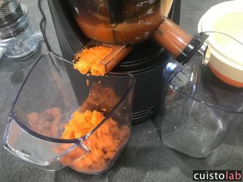 Réalisation du jus de carotte avec le Kuvings