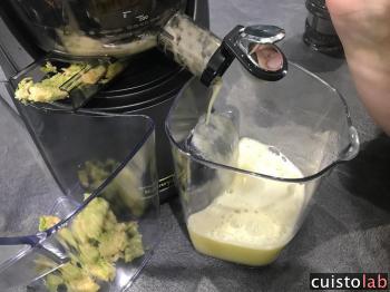 Un jus de pomme clair et délicieux