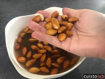 Les amandes mises à tremper depuis 6 heures