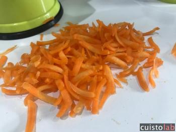 Les carottes râpées obtenues avec le Salade Minute de GIFI