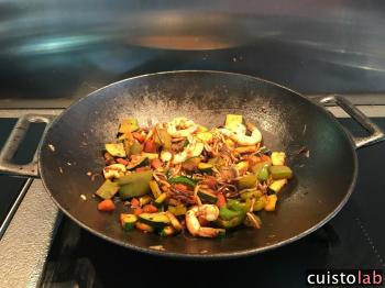 Avis Wok en fonte, 30.5 cm par Utopia Kitchen de Utopia Kitchen