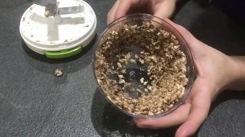 Utilisation du hachoir Speedy Chopper de Genius