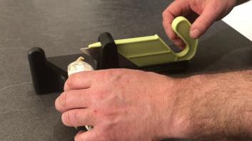 Utilisation de la guillotine à saucisson en plastique Le Berger