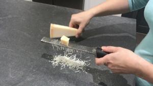 Zesteur Microplane avec le parmesan