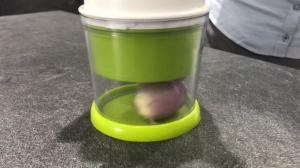 Présentation et utilisation du hachoir Elle à Table